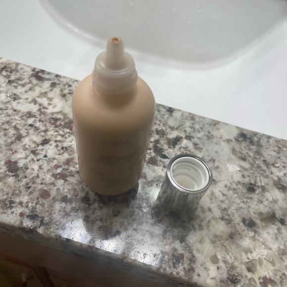 Dior Backstage Face & Body 2WO - Picture 2 of 4